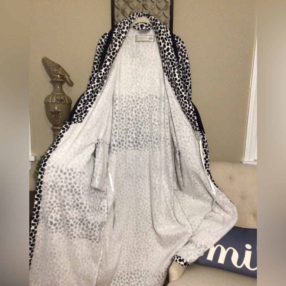 Provence Leopard Print Robe - Picture 3 of 4